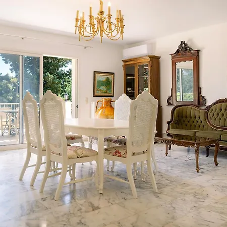 فيلة Fioraki